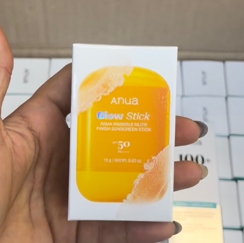 ضدآفتاب استیکی آنوا مدل Invisible Glow بی رنگ و درخشان کننده